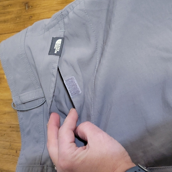 Women's North Face size 12 convertible pants - Picture 9 of 11